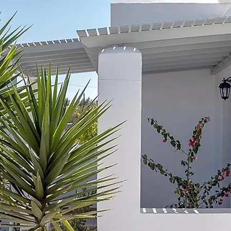 Michalios Cycladic Hotel 2*